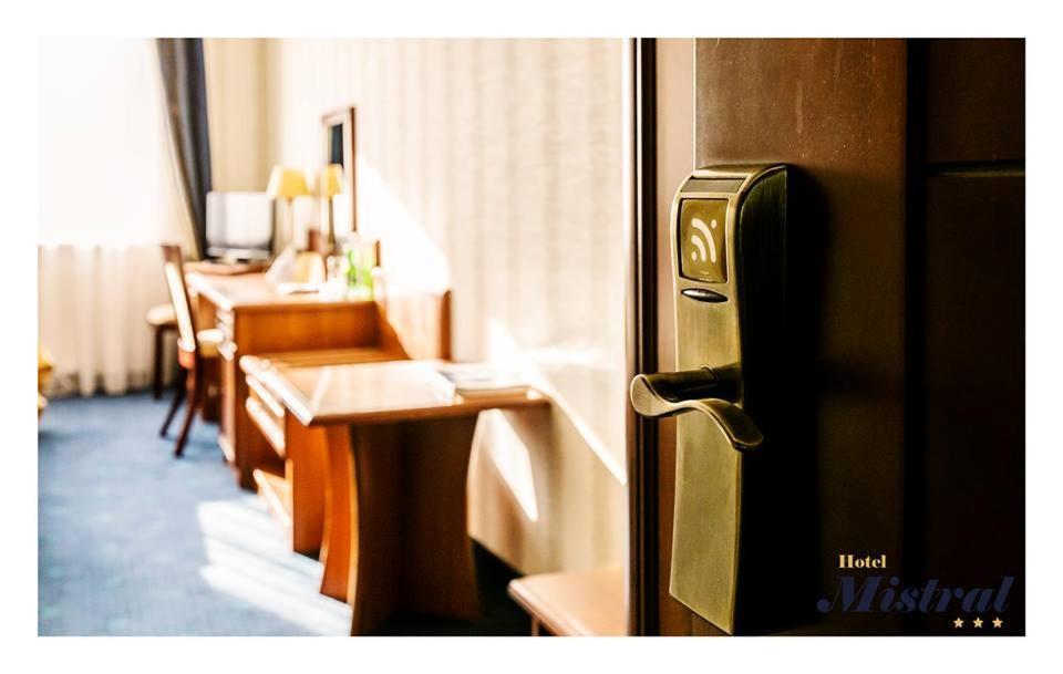 מארקי Hotel Mistral מראה חיצוני תמונה