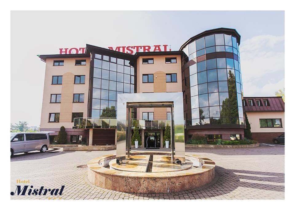מארקי Hotel Mistral מראה חיצוני תמונה