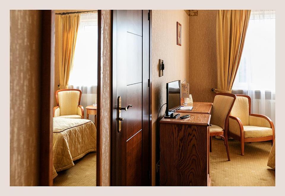 מארקי Hotel Mistral מראה חיצוני תמונה