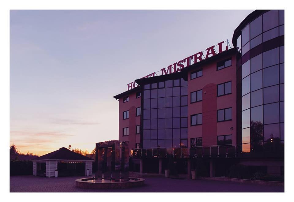 מארקי Hotel Mistral מראה חיצוני תמונה