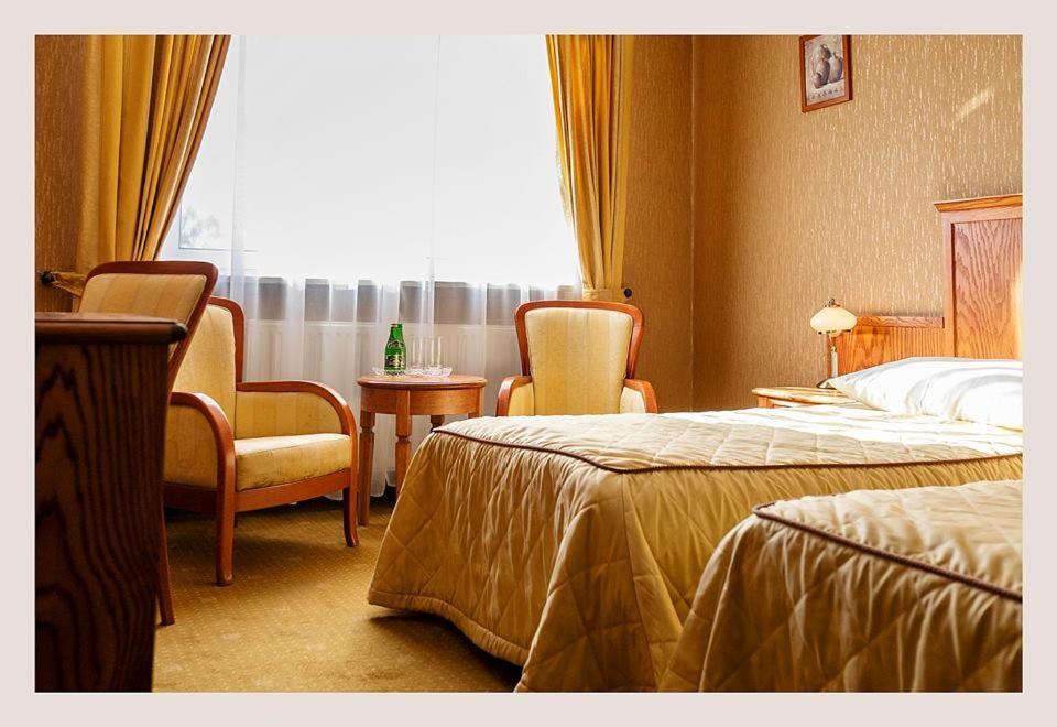 מארקי Hotel Mistral מראה חיצוני תמונה
