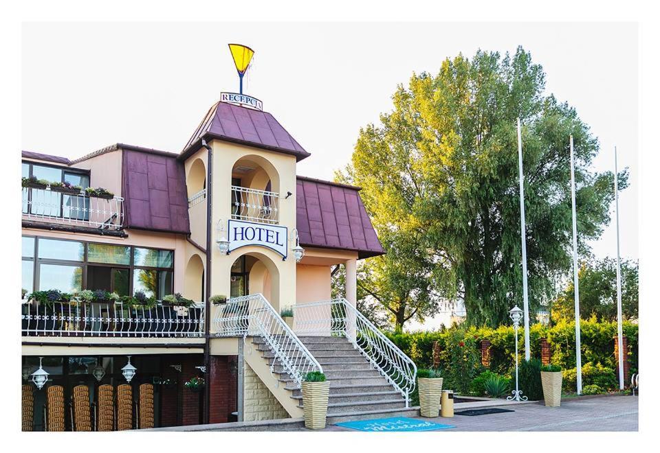 מארקי Hotel Mistral מראה חיצוני תמונה