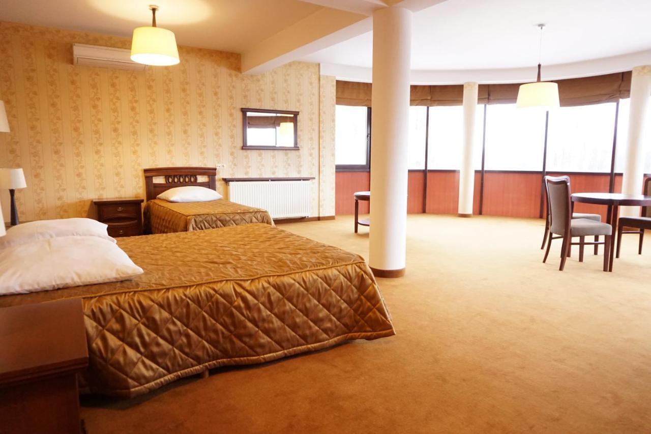 מארקי Hotel Mistral מראה חיצוני תמונה