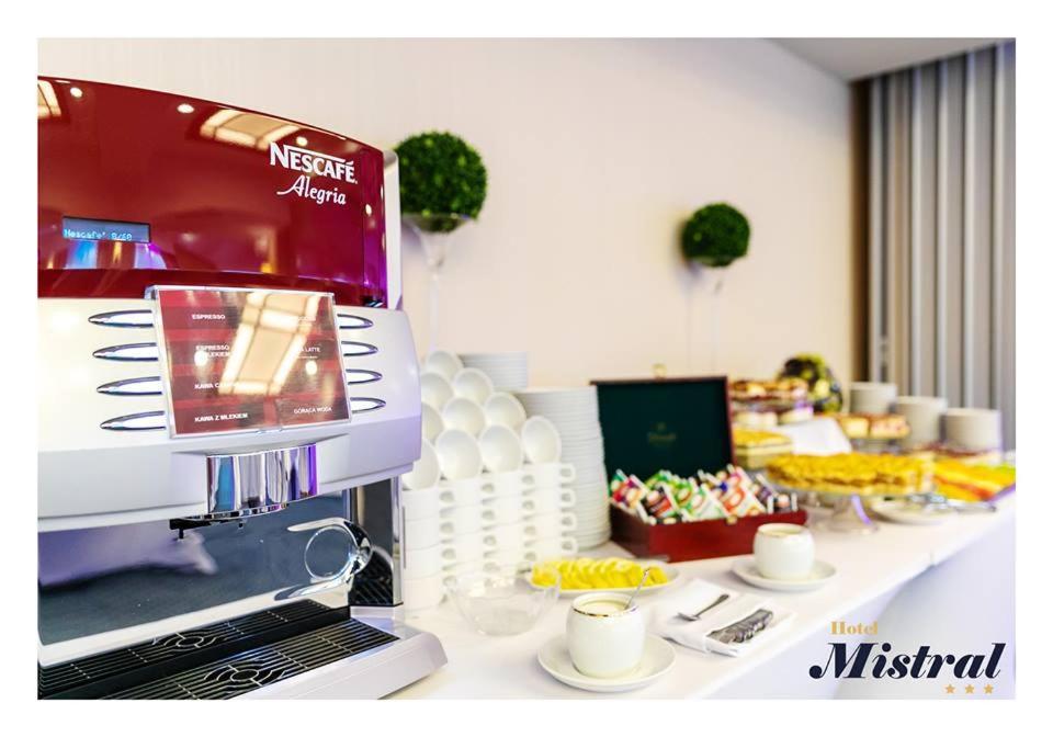 מארקי Hotel Mistral מראה חיצוני תמונה